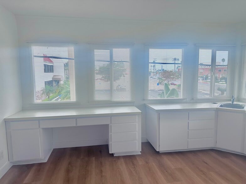 18821 Delaware St, Huntington Beach, CA à louer - Photo du bâtiment - Image 2 de 14