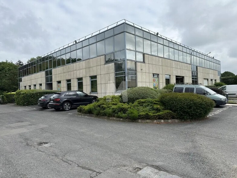 Office in Chilly-Mazarin for lease - Building Photo - Image 1 of 7