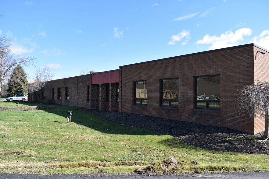 1665 Enterprise Pky, Twinsburg, OH à louer - Photo du bâtiment - Image 2 de 19