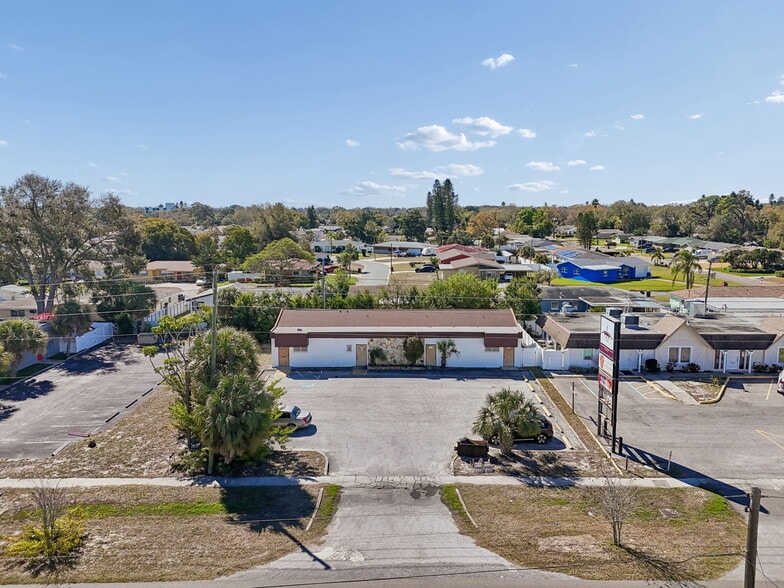 1152 62nd Ave S, Saint Petersburg, FL à vendre - Photo du bâtiment - Image 2 de 14