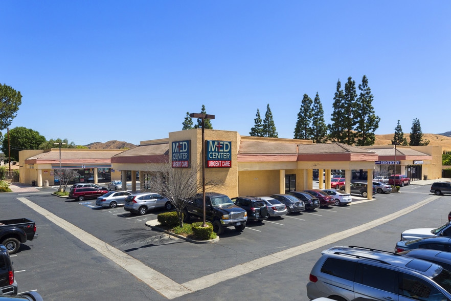 1960 N Sequoia Ave, Simi Valley, CA for lease - Primary Photo - Image 2 of 3