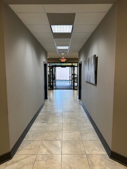 108 Palmetto Park Blvd, Lexington, SC for lease - Interior Photo - Image 2 of 17