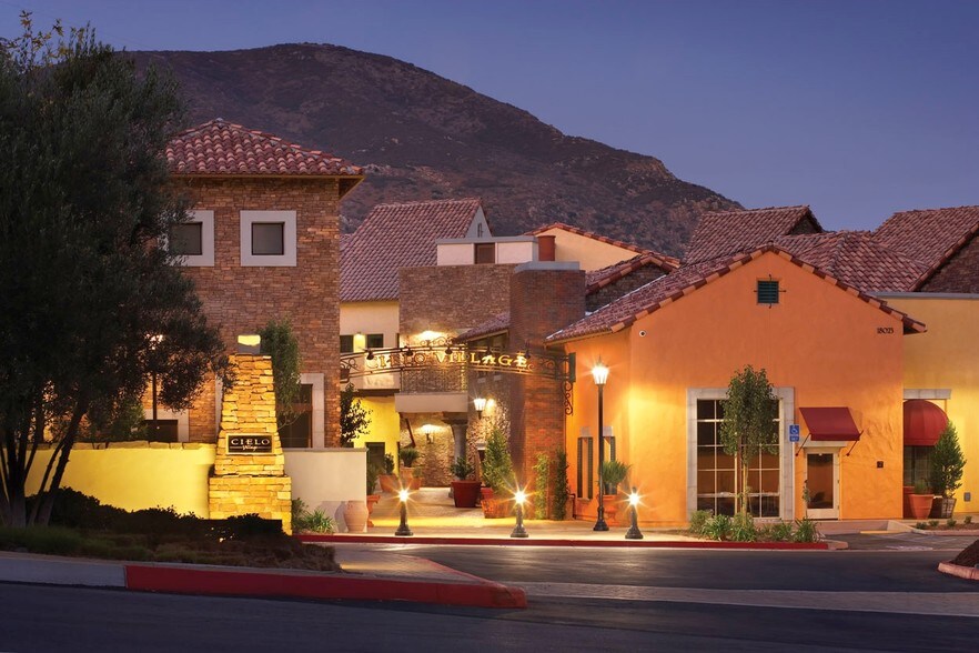 Del Dios Hwy, Rancho Santa Fe, CA à louer - Photo principale - Image 1 de 6