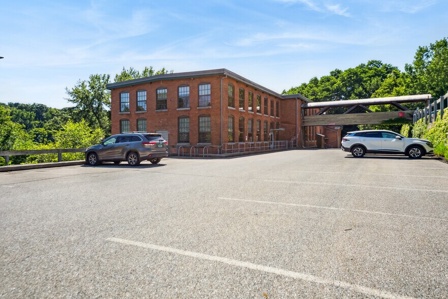 110 W Canal St, Winooski, VT à vendre - Photo du bâtiment - Image 1 de 12
