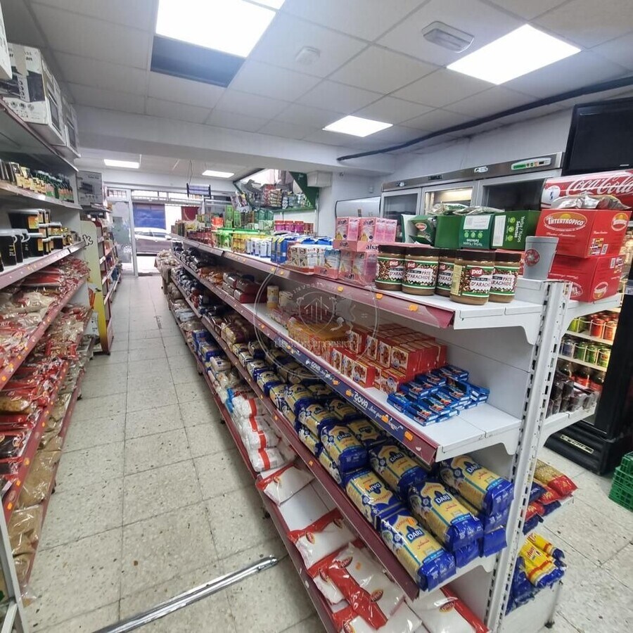 Madrid, MAD 28039 - Unit A - - Interior Photo - Image 1 of 6