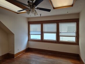 233 3rd St N, Saint Petersburg, FL à louer Photo intérieure- Image 2 de 5