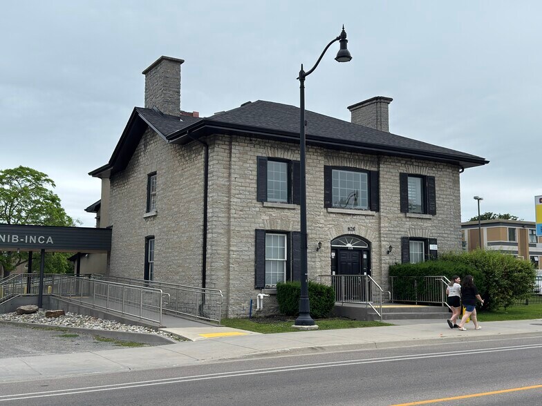 826 Princess St, Kingston, ON à vendre - Photo du bâtiment - Image 2 de 9