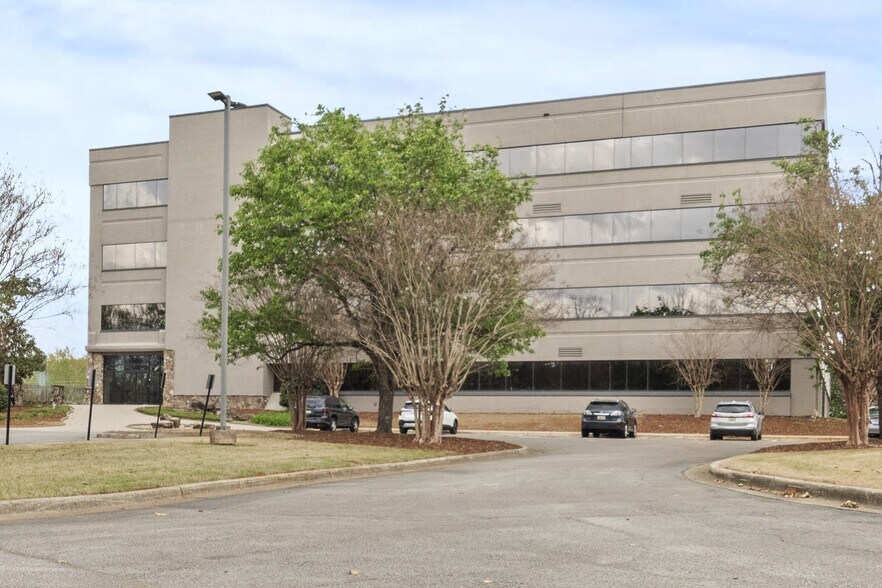 215 Wynn Dr, Huntsville, AL à louer - Photo du bâtiment - Image 2 de 15