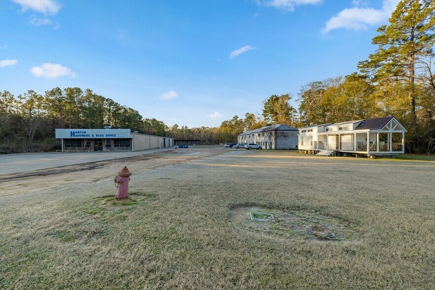 2001 N FM 356, Onalaska, TX à vendre - Photo du bâtiment - Image 2 de 7