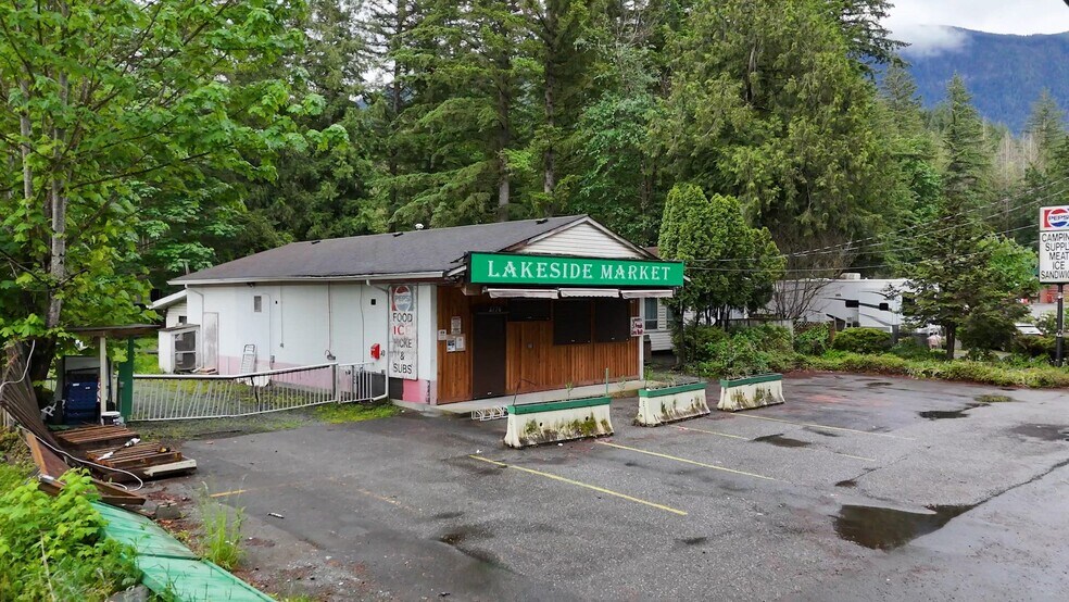 3776 Columbia Valley Rd, Cultus Lake, BC à vendre - Vidéo sur l’inscription commerciale - Image 2 de 5