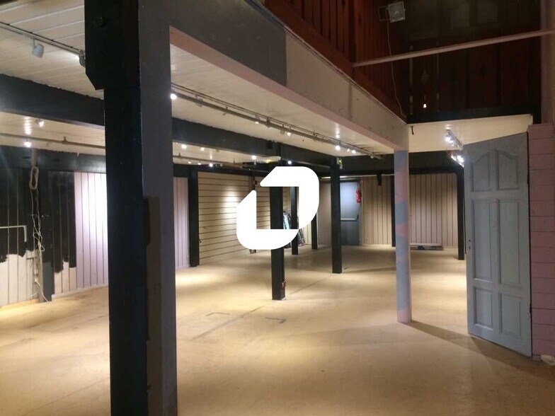 Retail in Vélizy-Villacoublay for lease - Interior Photo - Image 3 of 10