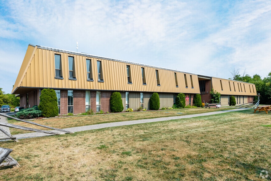 112 John Cavanaugh Rd, Ottawa, ON for lease - Building Photo - Image 1 of 8