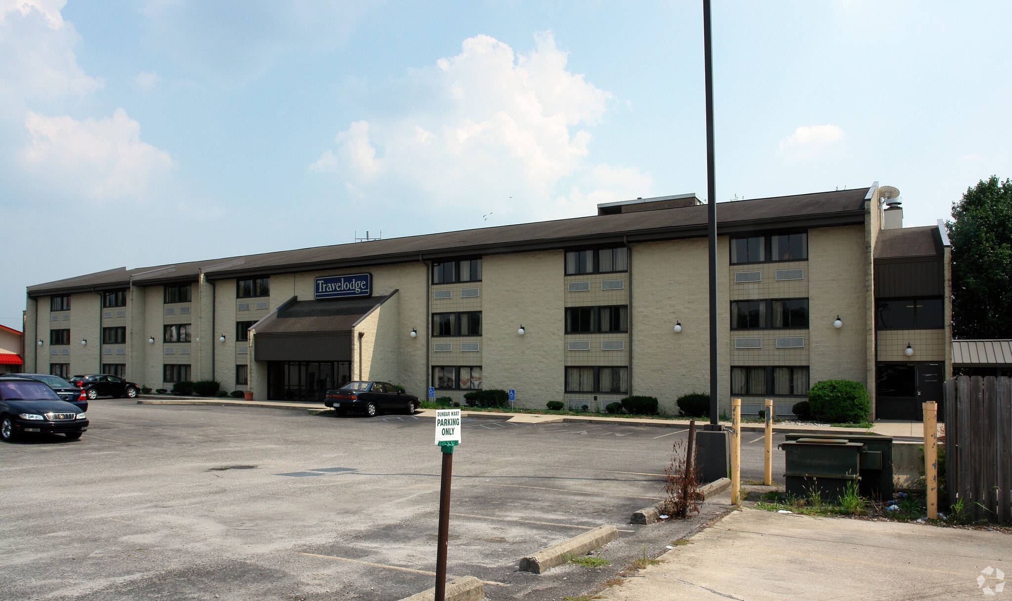 Country Inn & Red Roof Dunbar, WV portfolio of 2 properties for sale on LoopNet.ca Primary Photo- Image 1 of 2