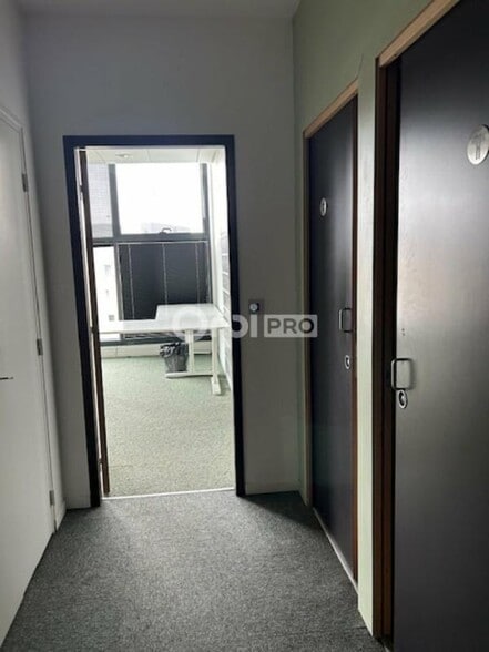 Office in Reims for lease - Interior Photo - Image 3 of 27