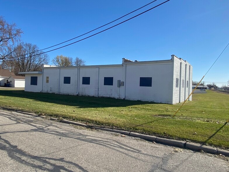 611 W 4th St, North Manchester, IN à vendre - Photo du bâtiment - Image 2 de 2