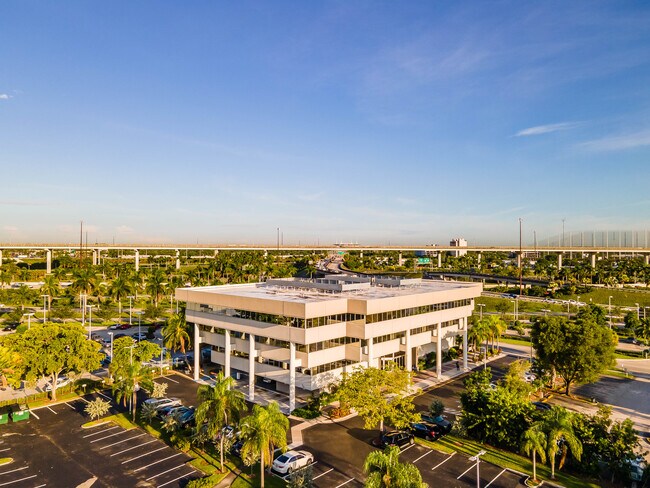 Plus de détails pour 290 NW 165th St, North Miami Beach, FL - Bureau à louer