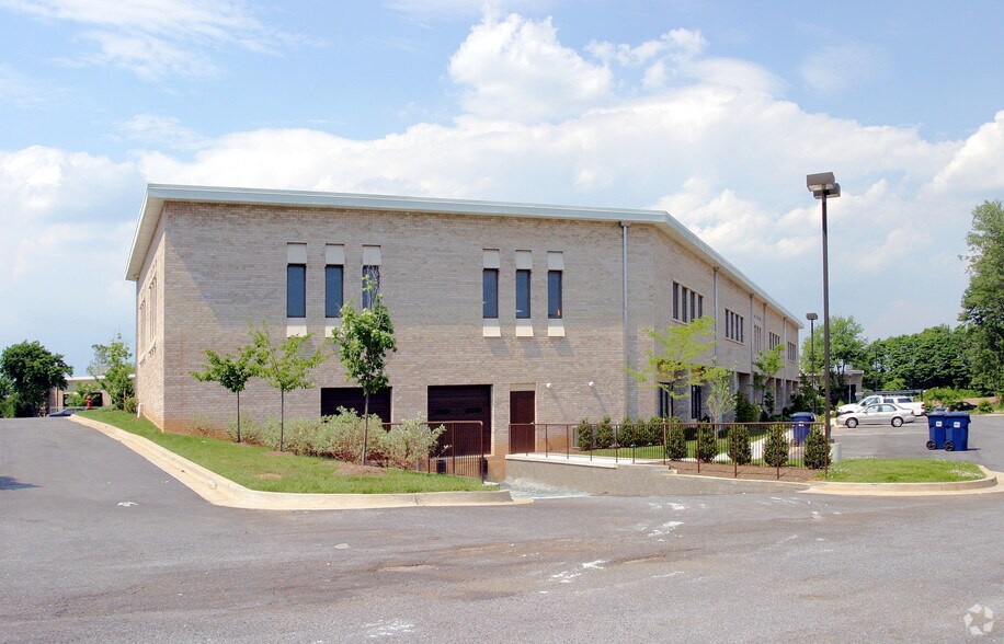 8300-8340 Helgerman Ct, Gaithersburg, MD à louer - Photo du bâtiment - Image 3 de 6