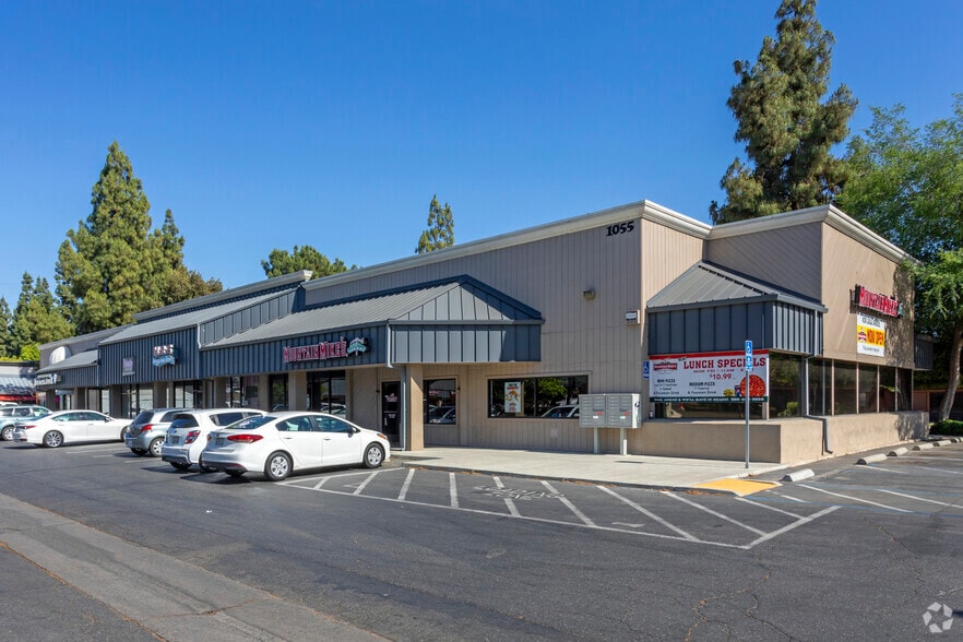 1055 E Herndon Ave, Fresno, CA for lease - Building Photo - Image 3 of 6