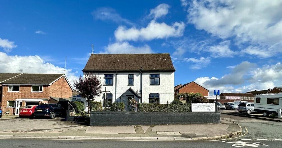 93 Hucclecote Rd, Gloucester à vendre - Photo du bâtiment - Image 2 de 24