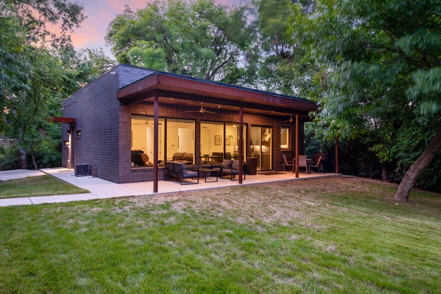 4798 Iberia Ave, Dallas, TX à vendre - Photo du bâtiment - Image 2 de 44