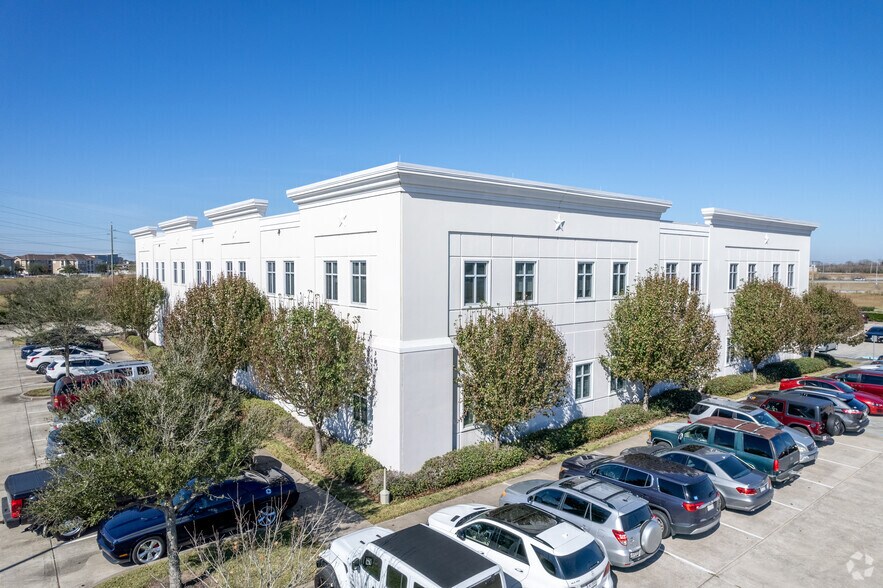 7111 Medical Center Dr, Texas City, TX for lease - Building Photo - Image 2 of 8