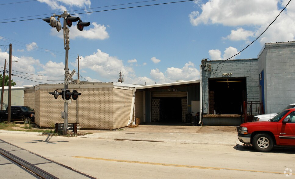 6003 Armour Dr, Houston, TX à vendre - Photo du bâtiment - Image 3 de 3