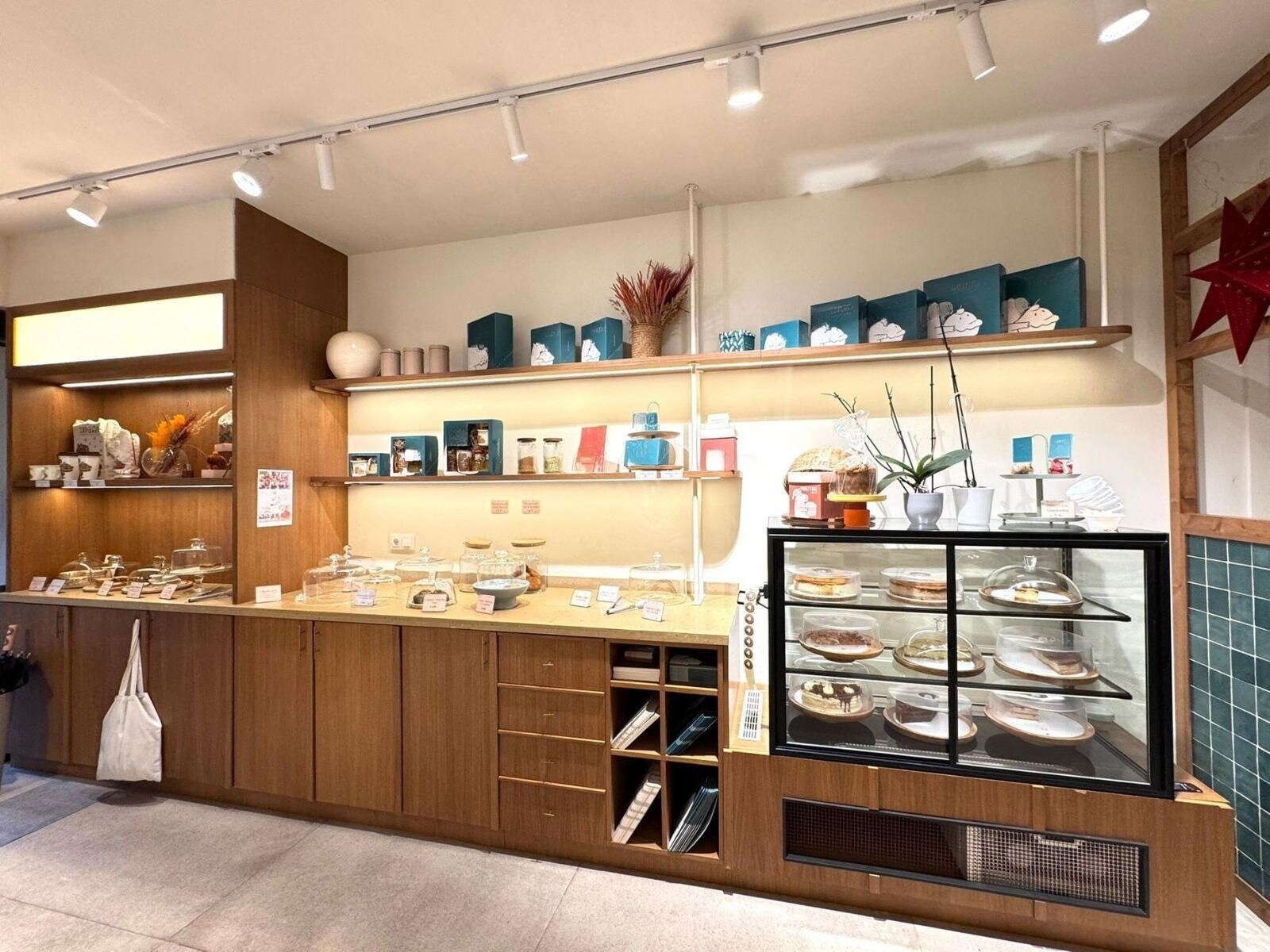 Retail in Badalona, Barcelona for lease Interior Photo- Image 1 of 8