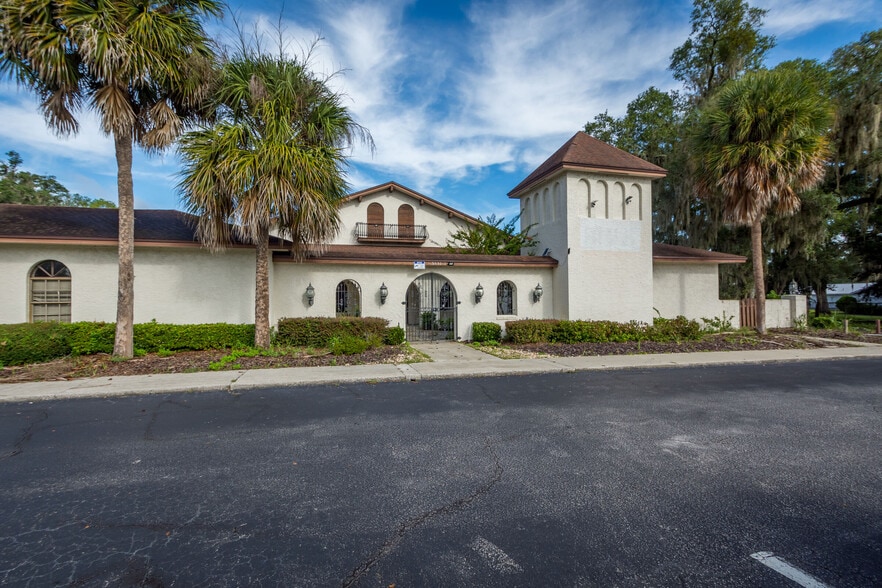 5431 E Silver Springs Blvd, Silver Springs, FL à louer - Photo du bâtiment - Image 2 de 76