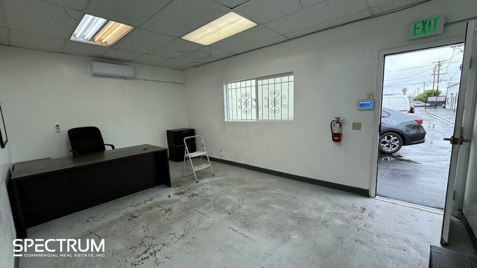 15759 Strathern St, Van Nuys, CA à louer - Photo du bâtiment - Image 3 de 5