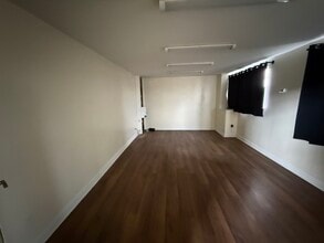 165 Marine St, Farmingdale, NY à louer Photo intérieure- Image 2 de 3