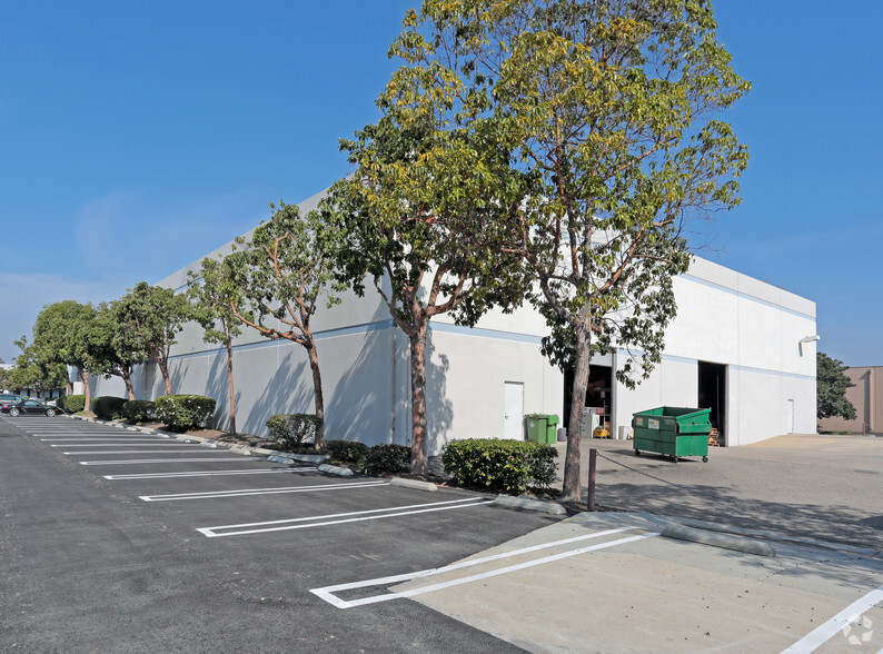 17352 Daimler St, Irvine, CA for lease - Building Photo - Image 2 of 5