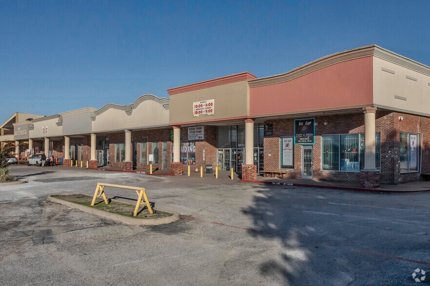 4515 Village Fair Dr, Dallas, TX à vendre - Photo du bâtiment - Image 3 de 6
