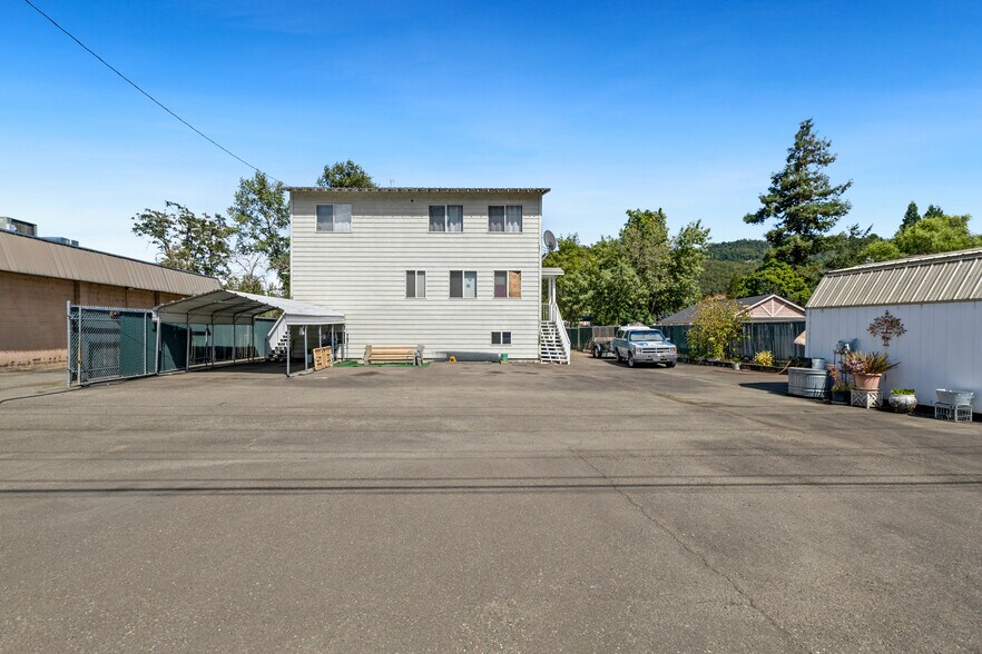 5565 NE Stephens St, Winchester, OR à vendre - Photo du bâtiment - Image 2 de 48