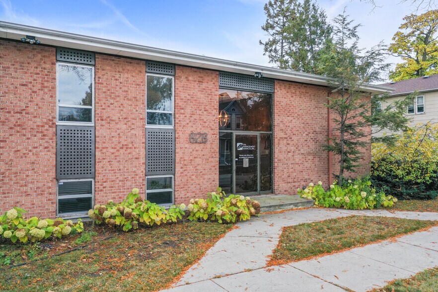 828 Cherry St, Green Bay, WI à vendre - Photo du bâtiment - Image 2 de 41