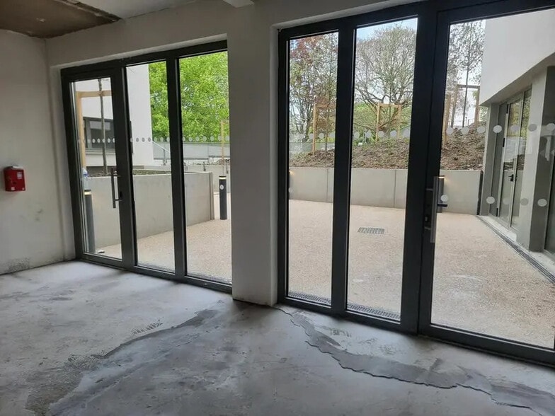 Retail in Brétigny-sur-Orge for lease - Building Photo - Image 2 of 11