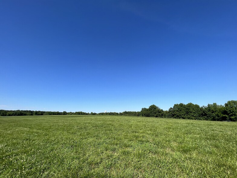 4694 Dover Road Dover Road, Woodlawn, TN à vendre - Photo principale - Image 1 de 5