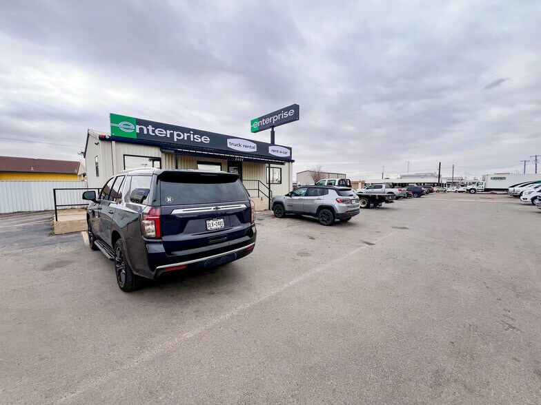 2604 E 8th St, Odessa, TX à vendre - Photo du bâtiment - Image 2 de 20