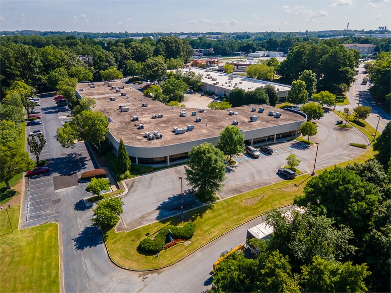 485 Atlanta South Pky, Atlanta, GA à vendre - Photo du bâtiment - Image 3 de 13