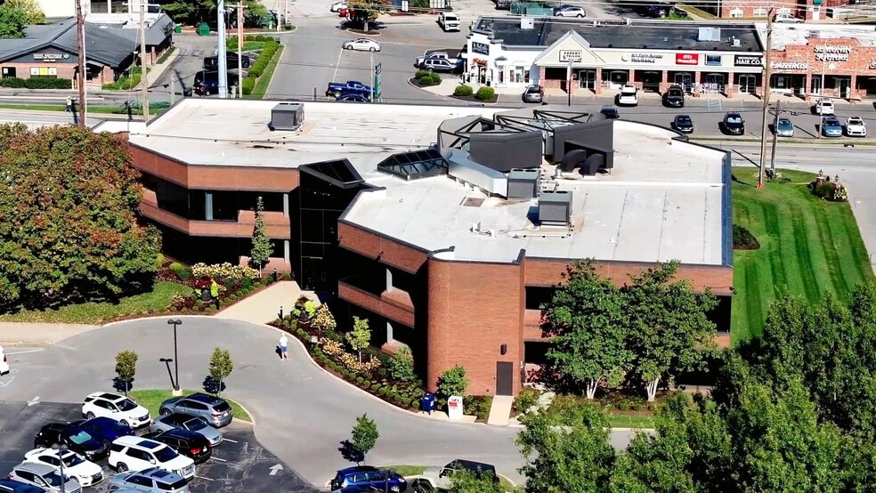 4910 Brownsboro Rd, Louisville, KY for lease - Commercial Listing Video - Image 3 of 17
