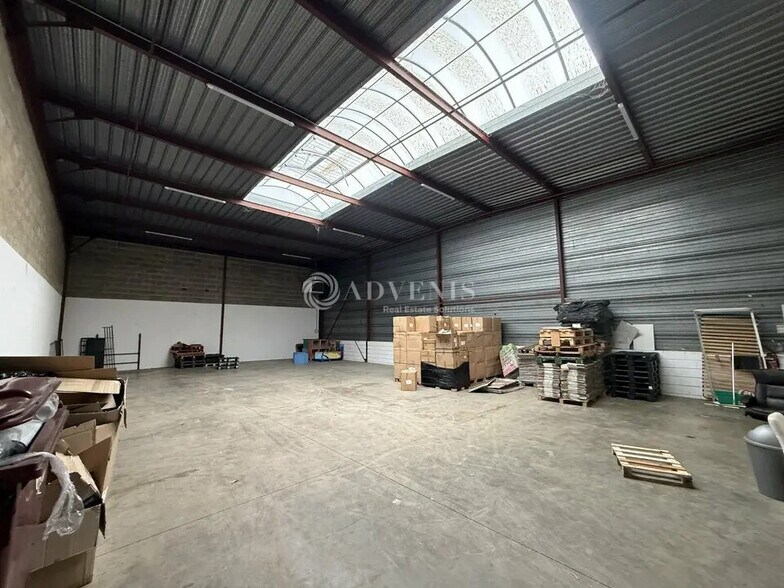 Flex in Collégien for lease - Building Photo - Image 1 of 8