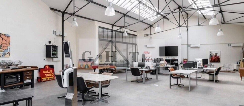 Office in Les Lilas for lease - Interior Photo - Image 2 of 14