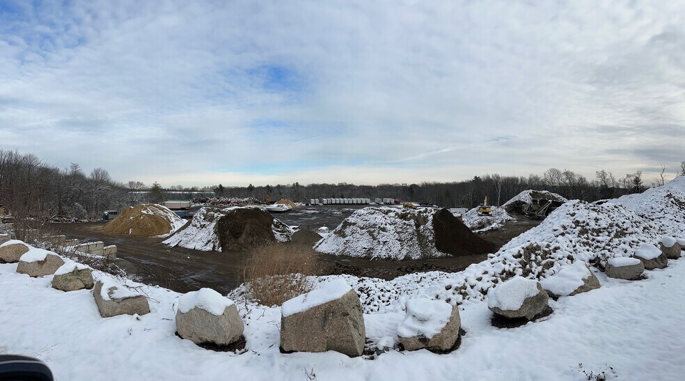 944 Adams St, Abington, MA à louer - Photo du bâtiment - Image 3 de 10