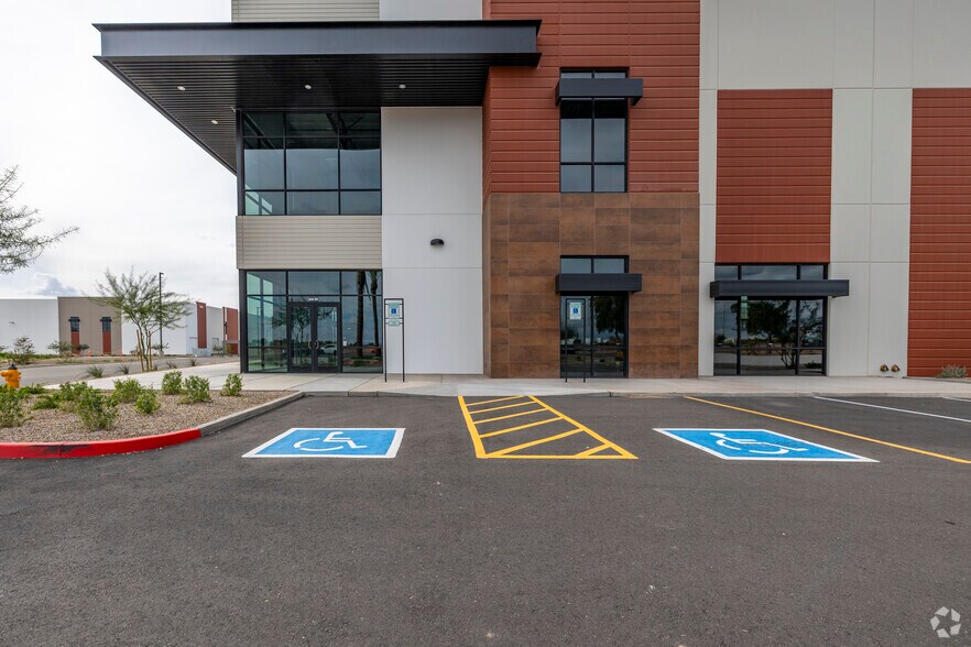 2950 S McQueen Rd, Chandler, AZ à vendre - Photo du bâtiment - Image 3 de 5