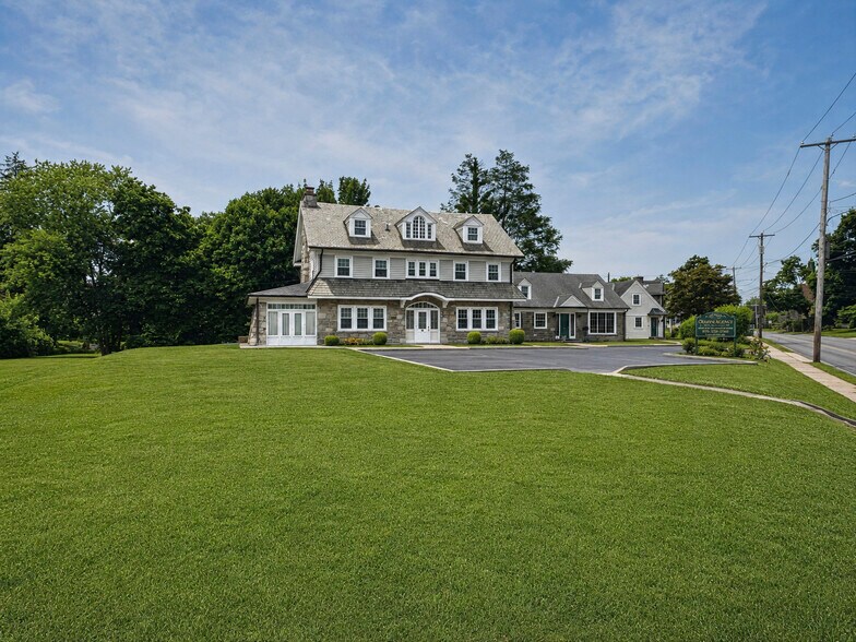 678 Ferne Blvd, Drexel Hill, PA à vendre - Photo principale - Image 1 de 71