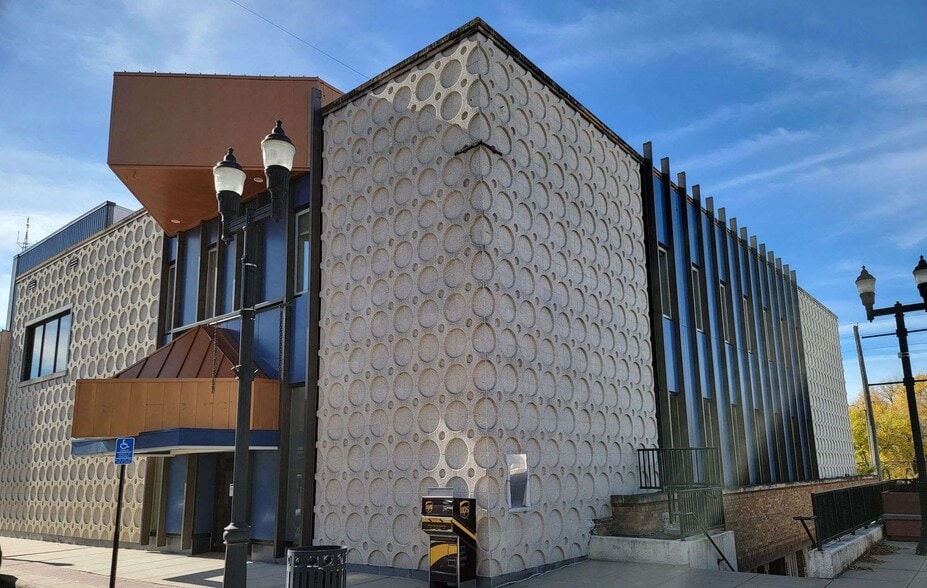 101 S 1st St, Montevideo, MN for lease - Building Photo - Image 1 of 13