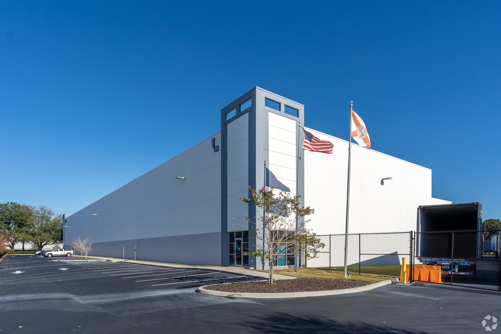 13475 International Pky, Jacksonville, FL for lease Primary Photo- Image 1 of 3