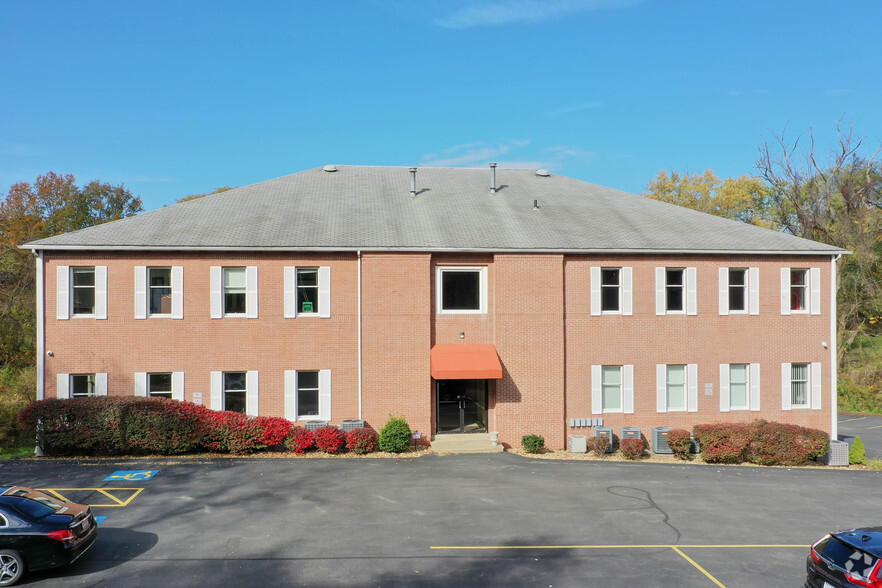 244 Center Rd, Monroeville, PA for lease - Building Photo - Image 1 of 3