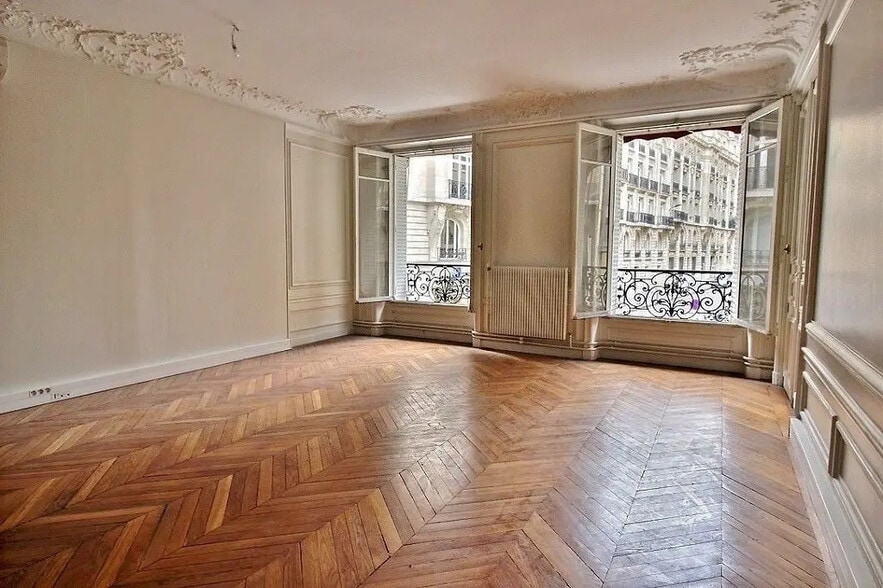 Office in Paris for lease - Interior Photo - Image 2 of 6