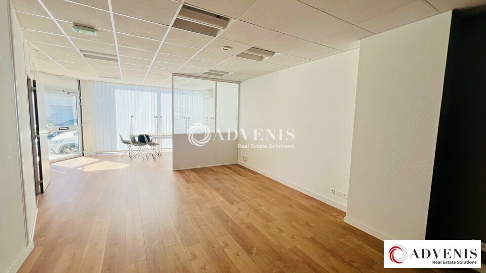 Office in Bordeaux for lease - Interior Photo - Image 3 of 7