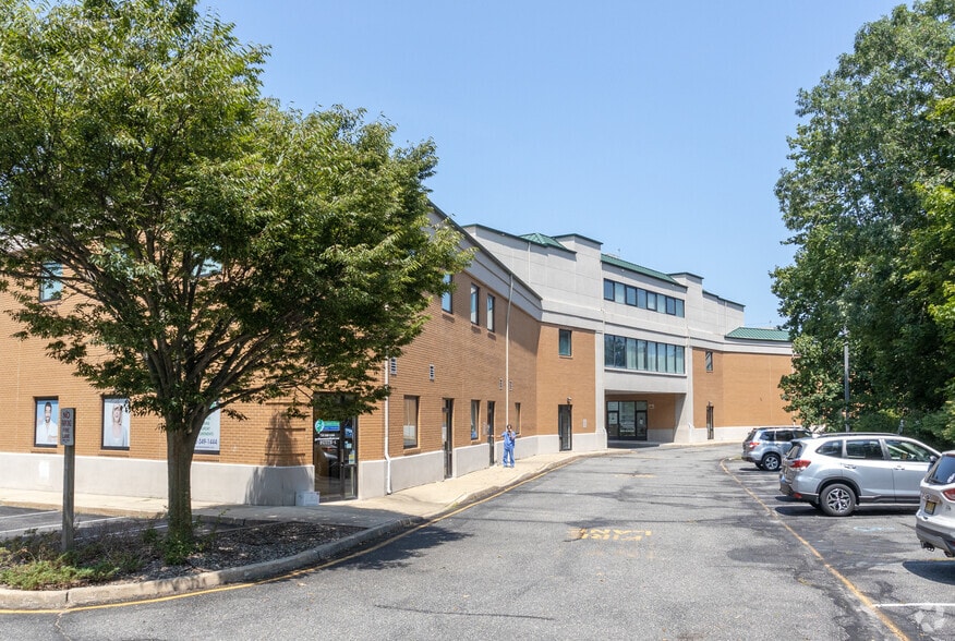 599 Route 37 W, Toms River, NJ for lease - Building Photo - Image 2 of 5